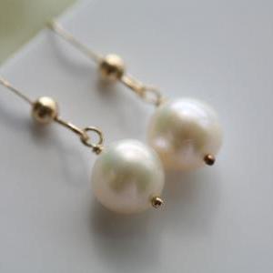 Classic Round Freshwater Pearl Earrings,wire..