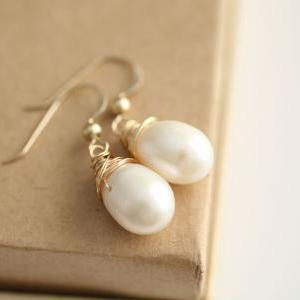 Wire Wrapped Pearl Earrings,everyday..