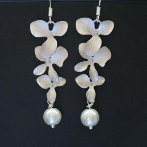 Romantic Trio Orchid And Pearl Earring,great..