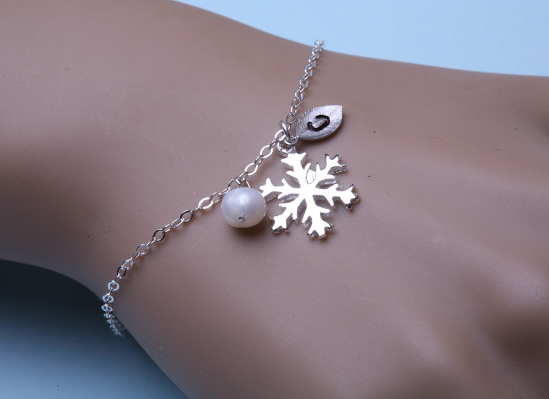 SNOWFLAKE bracelet,leaf initial Bracelet,Monogram,Wire wrapped Pearl,WINTER WEDDING,Christmas gift,Bridesmaids Gifts,Wedding jewelry Gift