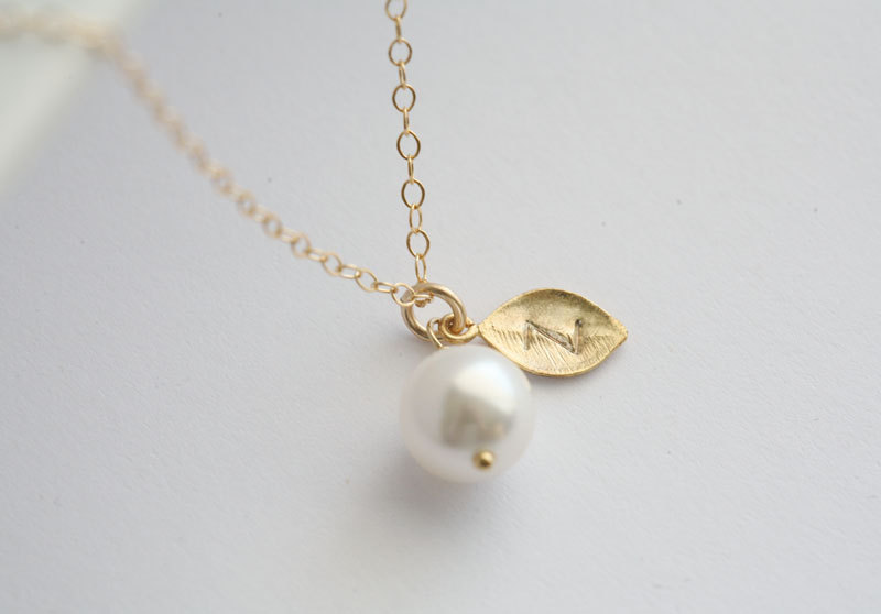 Wedding Jewelry,initial Pendant Pearl Necklace, Personalized Monogram Necklace,gold Leaf Charm Necklace, Bridesmaid Gifts,