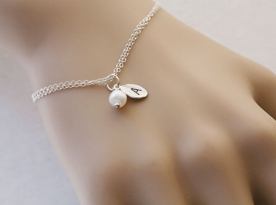 leaf initial Bracelet,Wire wrapped Pearl,Bridesmaids Gifts,Simple daily Jewelry,Birthday,sisterhood,best friends gift