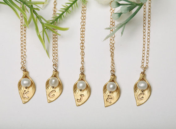 Set of 5,Bridesmaid gifts,Flower girl gift,Gold Calla lily flower necklace,Customize initial,Wedding jewelry,Flower jewel
