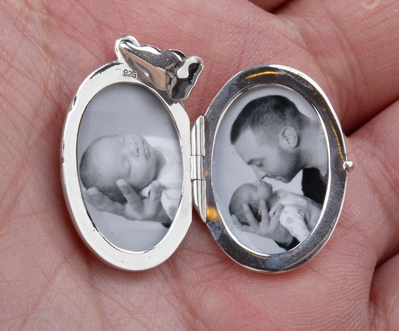 Add One Photo Insertion Into A Heart Or Oval Locket