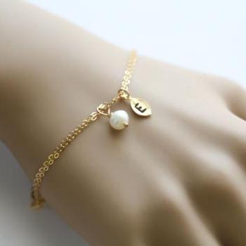 leaf initial Bracelet,Gold leaf,Wire wrapped Pearl,Bridesmaids Gifts,Wedding jewelry Gift,birthday,Friendship